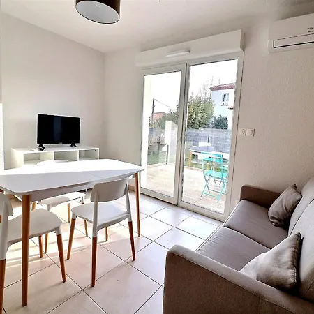 펜션 Spacious Maisonette Near The Sérignan
