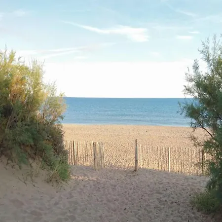 Maisonette In Valras-plage Near Sandy *