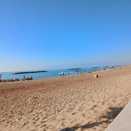 펜션 Spacious Maisonette Near The Sérignan
